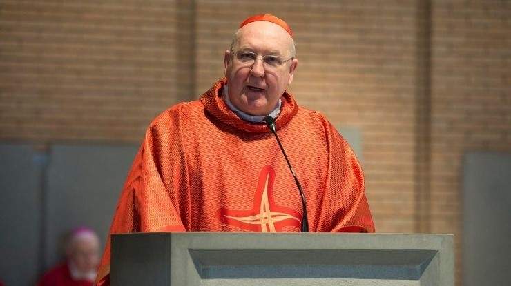 Nacido en 1947 en Dublín y licenciado en teología y filosofía