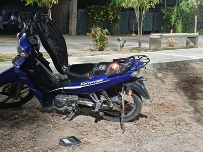 Desde una moto dispararon a un hombre que caminaba con su pareja en Neuquén