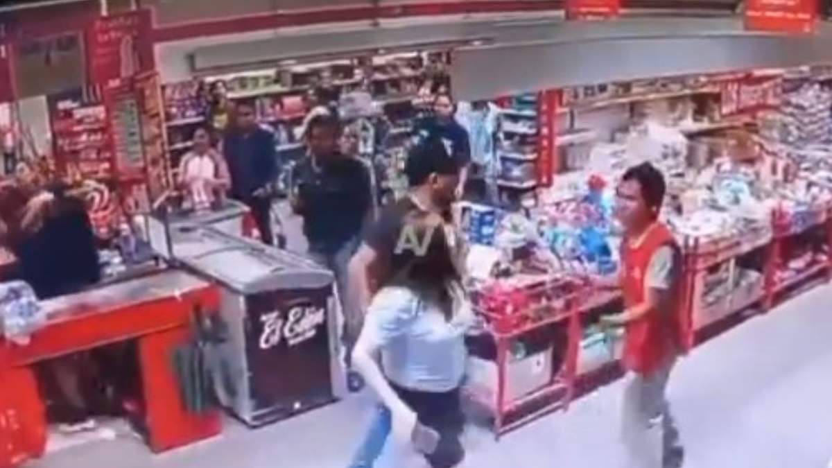 La cajera fue agredida por al menos dos mujeres que regresaron al local tras ser descubiertas robando.