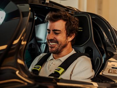 El mejor regalo: cuánto cuesta el lujoso auto deportivo que Aston Martin le entregó a Fernando Alonso