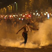 Saqueos, disturbios y dos muertos dejan festejos en Francia tras triunfo en el Mundial (Videos)