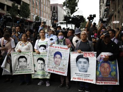 Sin novedades, la reunión de AMLO y padres de los 43: “vamos como los cangrejos”, se quejan