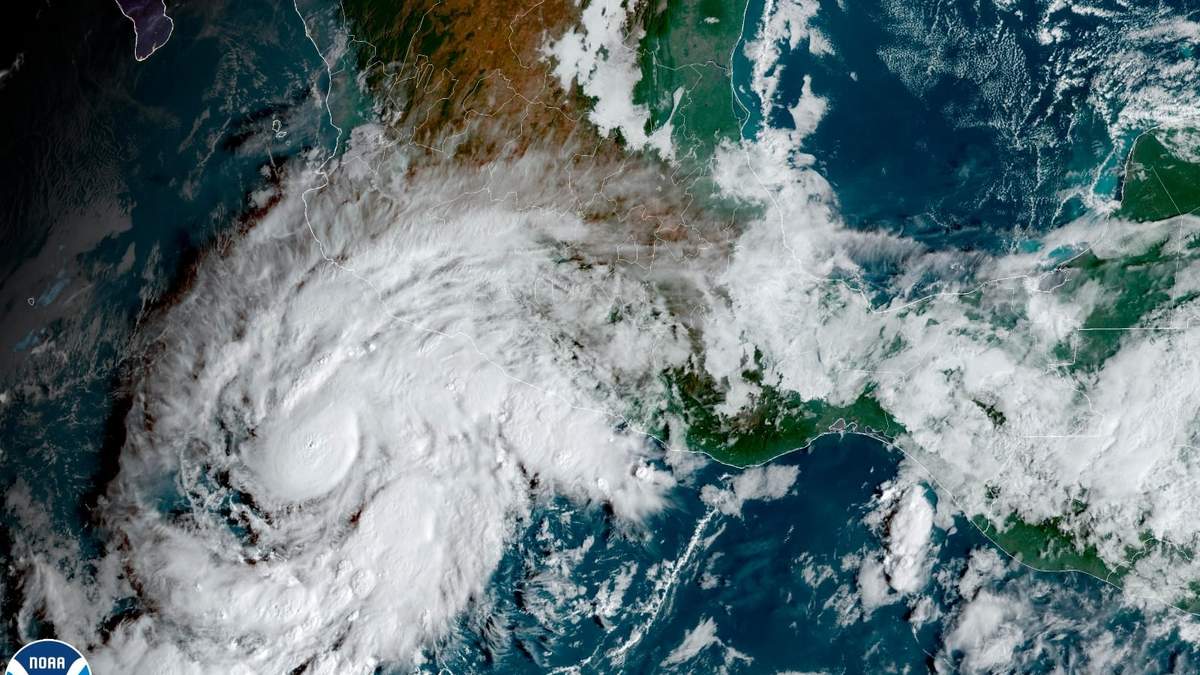 Imagen de satélite tomada al 21 de octubre muestra la entonces tormenta tropical Roslyn