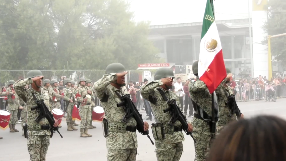 Se realiza el desfile deportivo, cívico, militar por el 113 aniversario del inicio de la revolución de 1990