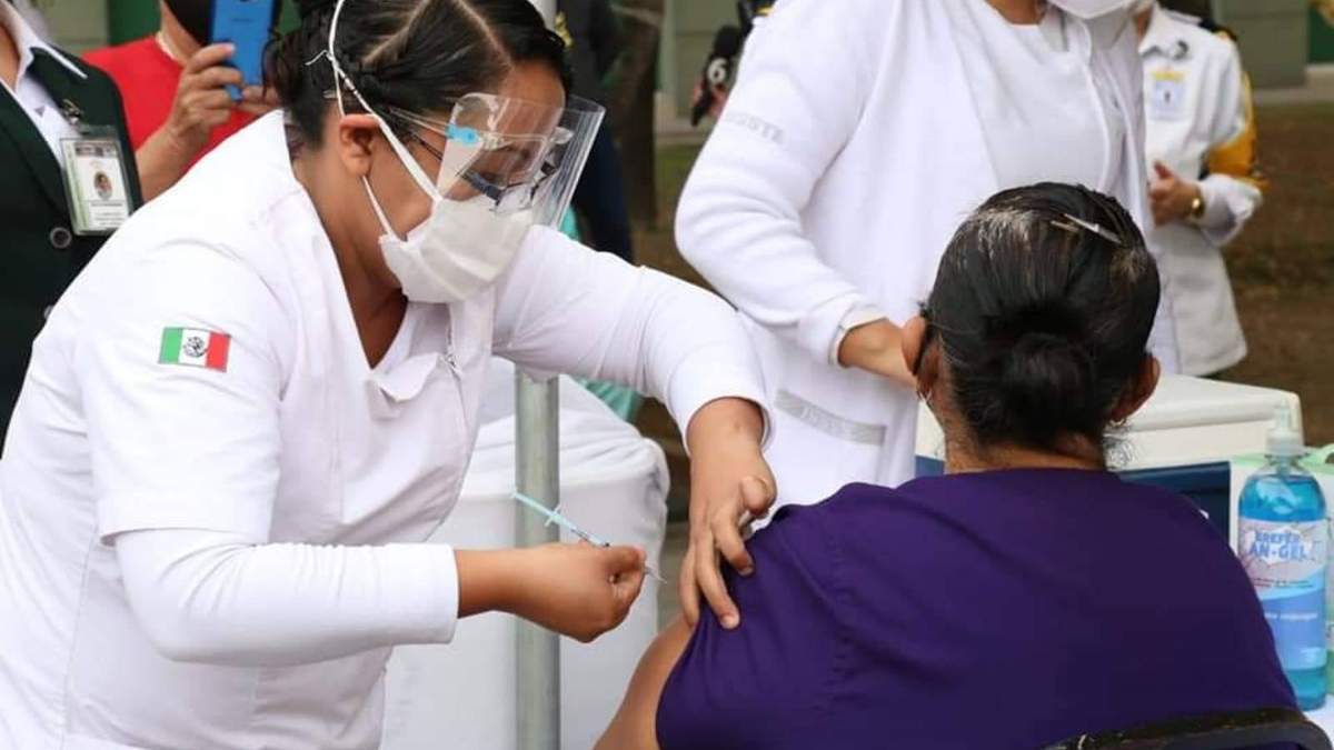 El número de personas vacunadas contra el covid-19 ya es superior a los casos de contagios confirmados