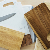 Si tenés una varilla de madera y tablas de cocina manchadas, no las tires: hacé este lindo proyecto para tu casa