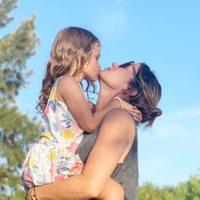 Niñera de lujo: el dulce video de Olivia, la hija de Paula Chaves, cuidando a Filipa