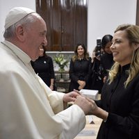 De regreso: el Papa francisco devolvió el cáliz que Fabiola Yáñez le entregó en su visita
