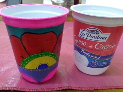 Todo se recicla: mirá lo que podés hacer con los potes de queso untable sin gastar un peso