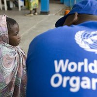 Dejar sin vacunas a países pobres causará una crisis económica, advierte la OMS