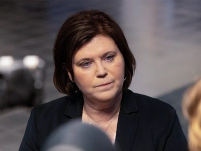 Escándalo internacional: una ministra de Islandia renunció tras confirmar su relación con un adolescente