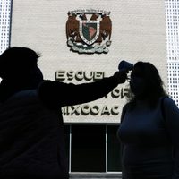 Enrique Graue pide a universitarios de nuevo ingreso vacunarse contra el coronavirus