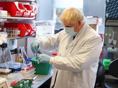 Boris Johnson en una encrucijada ante la segunda ola de covid-19