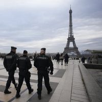 Policía detiene a hombre que provocó evacuación de la Torre Eiffel horas antes de la clausura