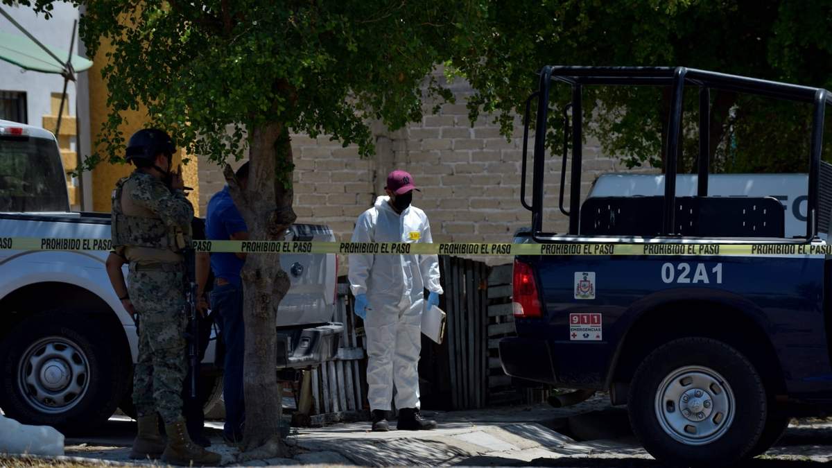Tres personas, con huellas de impactos de bala, fueron hallados en el interior de una vivienda, en la colonia Bosques del Sur III