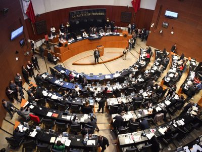 Turnan a comisiones iniciativa de López Obrador para eliminar fuero presidencial