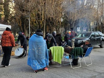 Sigue la protesta de Desarrollo Social y amenazan con interrumpir el acceso a Vaca Muerta
