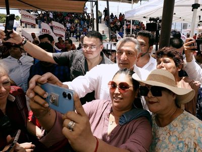 Adán Augusto califica de “patito” las encuestas que no le favorecen