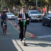 Brugada anuncia campaña de concientización para regulación de bicicletas eléctricas y scooters