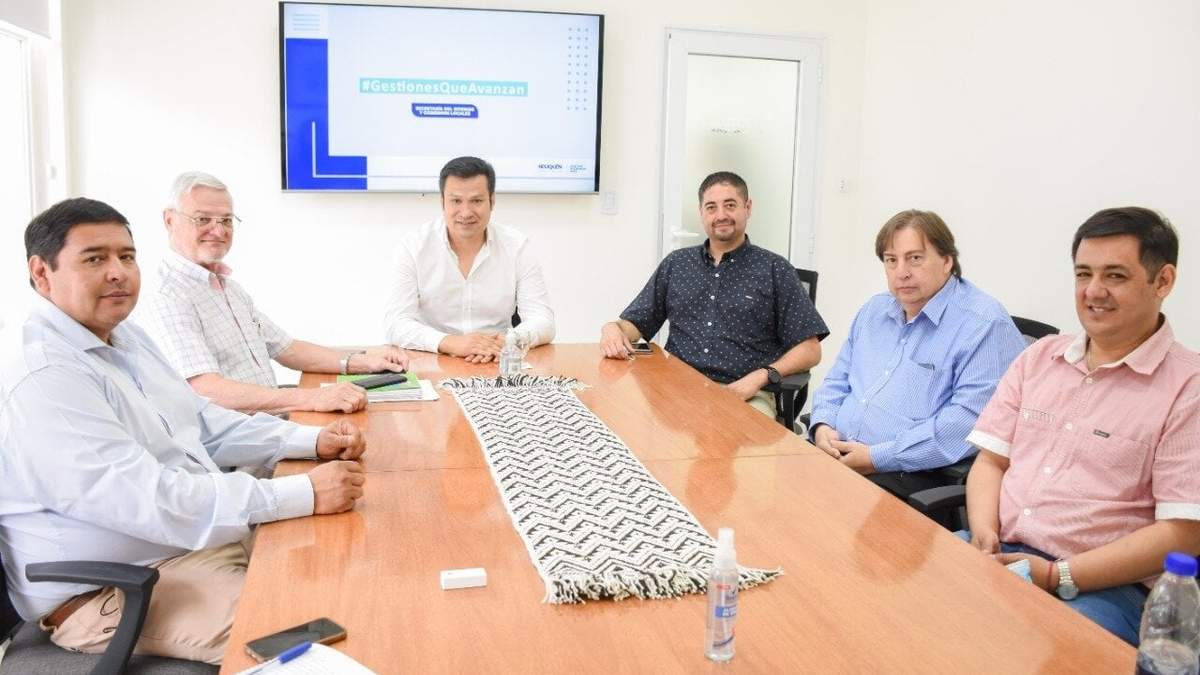 Intendentes de las localidades cercanas a Chos Malal y funcionarios provinciales. Fuente: (@OLlancafilo)