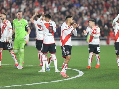"Estoy en River": los hinchas pedían su salida y confirmó que se queda a pelearla