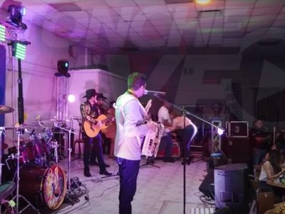 Un sujeto apuñaló a una mujer en el concierto de Paco Barrón y sus Norteños Clan (Video)