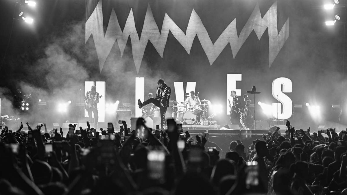 The Hives, explosiva noche de rock en el Palacio de los Deportes