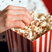 Pochoclos de dulce de leche: la imperdible receta para ver pelis o una serie este sábado en Netflix