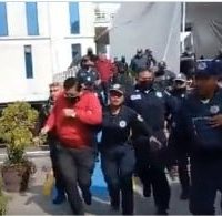 Extesorero de Naucalpan fue agredido con huevos y jitomatazos por empleados municipales; exigen pago