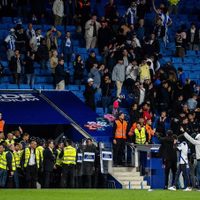 LaLiga denunciará violenta invasión de campo del Espanyol que impidió a Barcelona celebrar su título