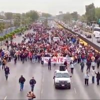 CNTE bloquea el Circuito Interior y provocan caos para llegar al AICM (Video)