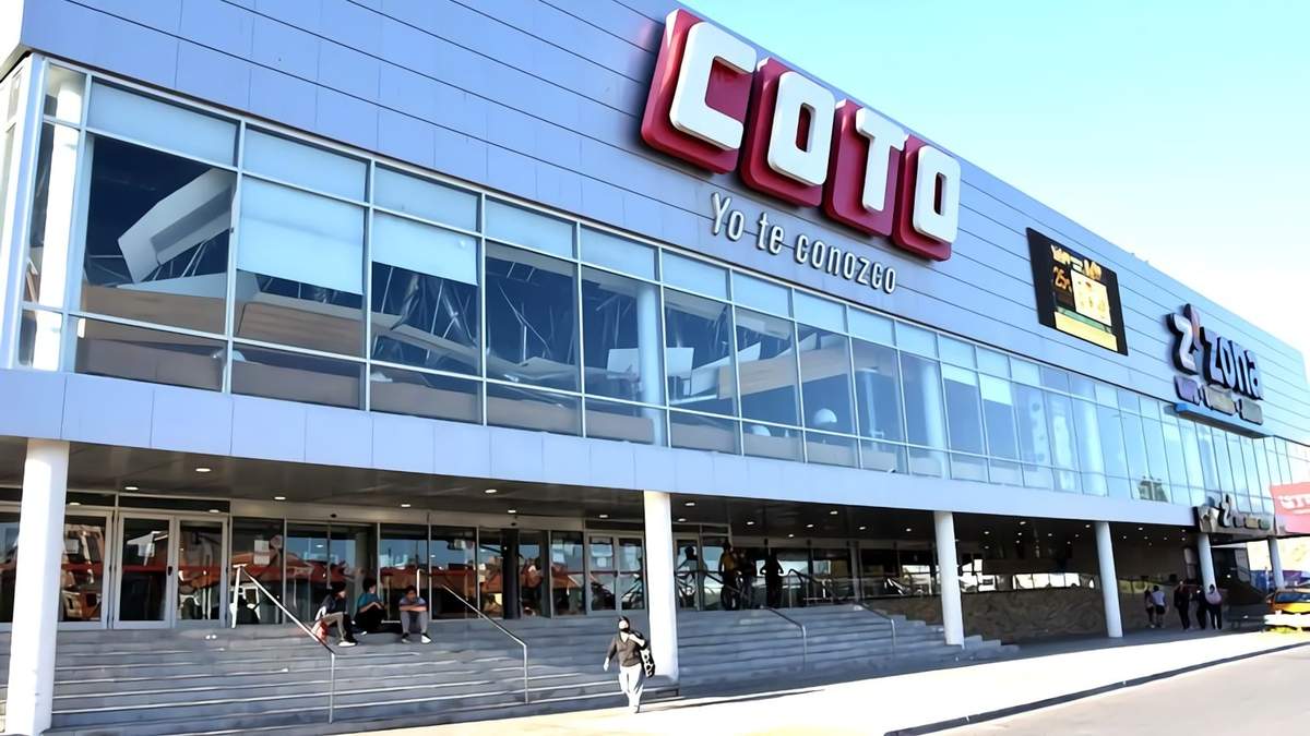 Desprendimiento de una parte del cielorraso en el Coto. Fuente: (Twitter)