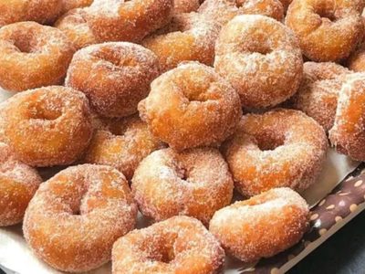 ¿Tenés harina y ganas de algo rico para el mate? Probá estas rosquitas dulces fáciles y rendidoras que se hacen con solo 4 ingredientes