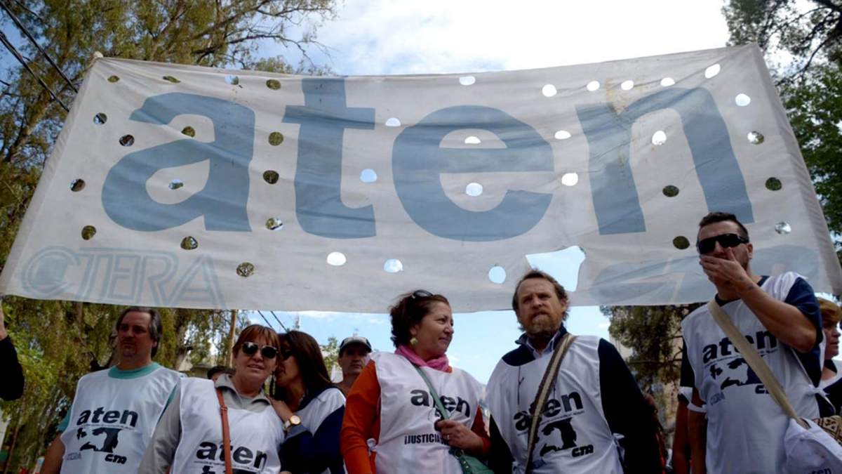 Docentes reclaman aumento salarial. Fuente: (Twitter)