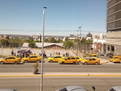 Parada exclusiva para mujeres: taxistas amenazan con cortes y paro si el proyecto se aprueba