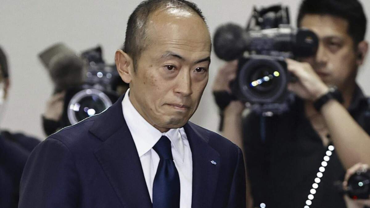 Akihiro Kobayashi, presidente de la farmacéutica Kobayashi Pharmaceutical Co., a su llegada a una conferencia de prensa en Osaka, Japón