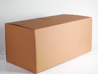 Con solo 1 caja de cartón grande y pedazos de madera que ibas a tirar: creá esta mesa re canchera y original