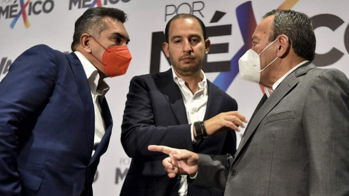 Los dirigentes de oposición Alejandro Moreno (PRI), Marko Cortés (PAN) y Jesús Zambrano (PRD)