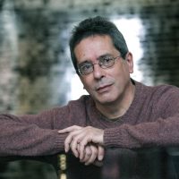 El escritor argentino César Aira gana el Premio de Narrativa Manuel Rojas
