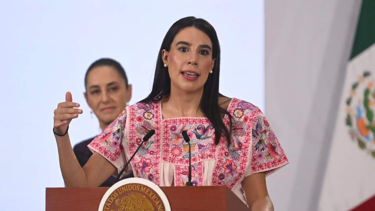 La secretaría de Turismo, Josefina Rodríguez, en conferencia