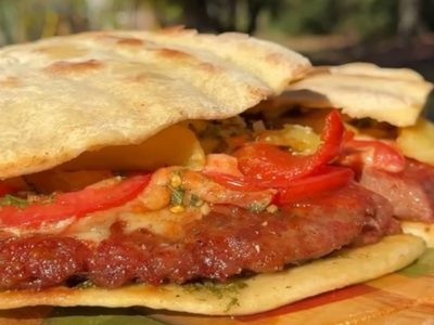 Llevá tu almuerzo de domingo a otro nivel con esta tremenda torta de chorizos y preparate para los aplausos