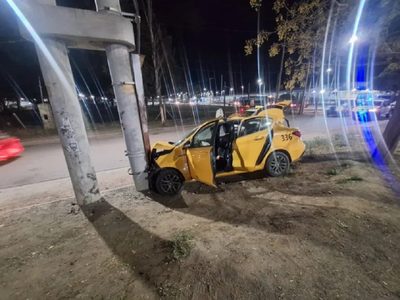 Un conductor borracho y sin seguro provocó un grave choque contra un taxista en la avenida Mosconi