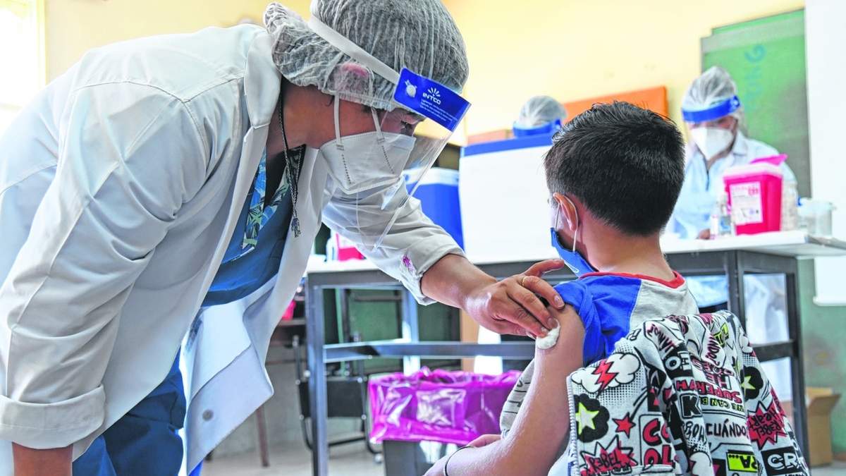 Campaña de vacunación en las escuelas de Neuquén. Fuente: (Twitter)