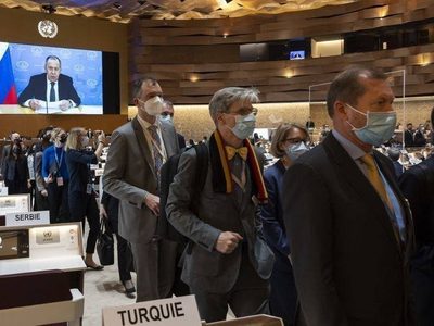 Representantes en la ONU abandonan sala mientras ministro ruso da mensaje (Videos)