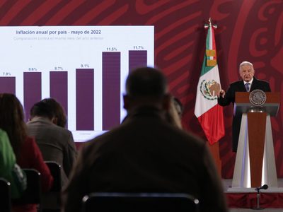 AMLO desaprueba alza en tasas de interés para frenar la inflación y pide a Banxico cambiar fórmula