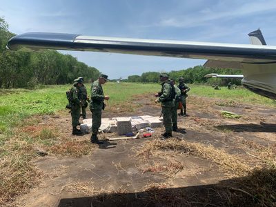 Aseguran en Chiapas narcoavioneta con más de 100 mdp de cocaína