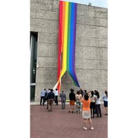 Así defendió el líder sindical del Infonavit el retiro y destrucción de bandera LGBT+