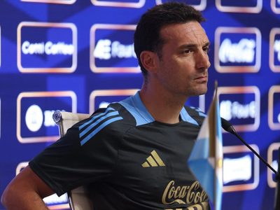 Respeto y grandeza: los detalles del sentido gesto de Lionel Scaloni con Raphinha