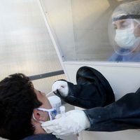 Leve baja en los contagios de coronavirus en Argentina