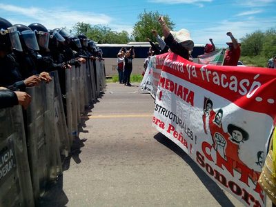 Entre protestas de la CNTE, Peña inaugura la Central de Ciclo Combinado en Sonora
